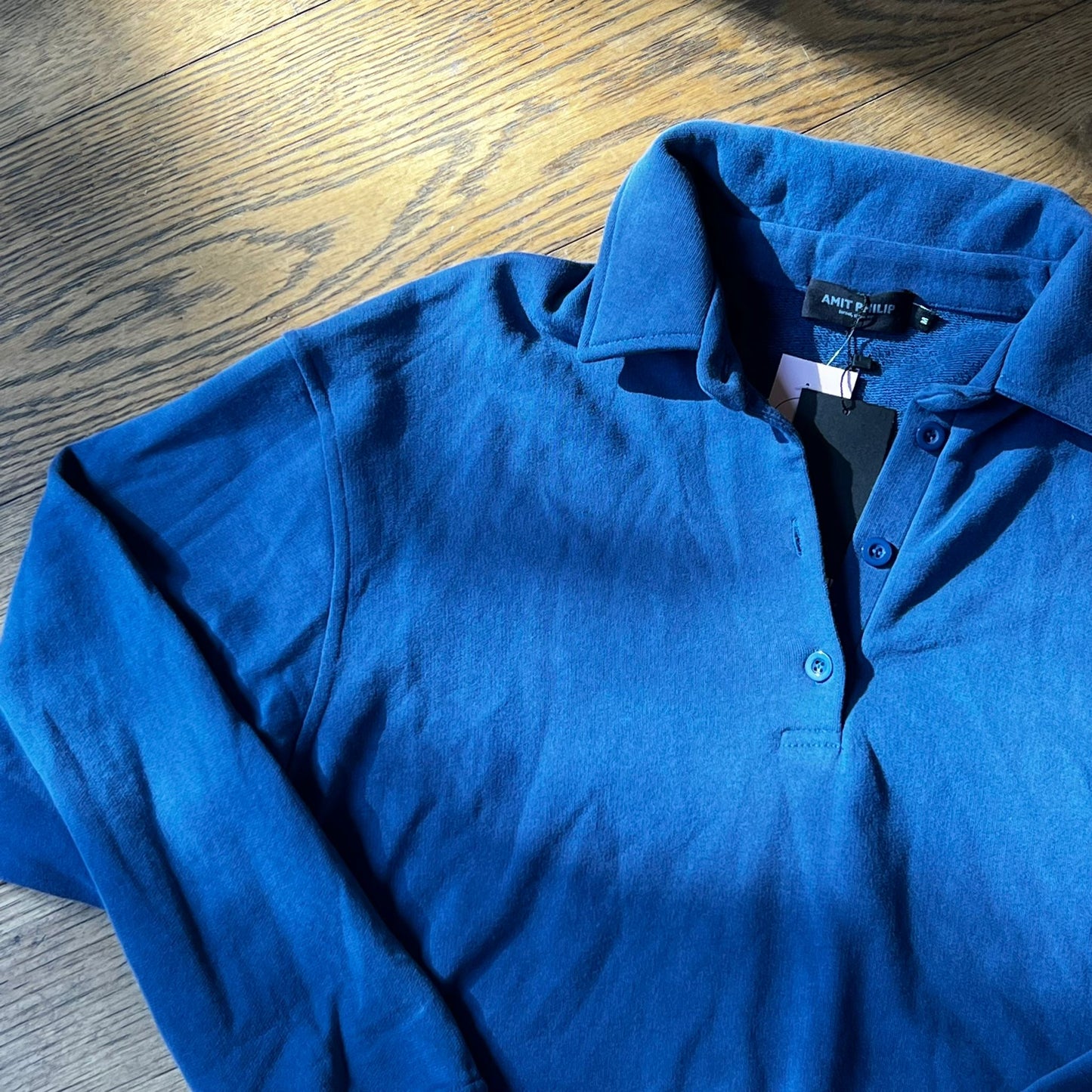 סווטשירט כחול עם צווארון של Amit Philip