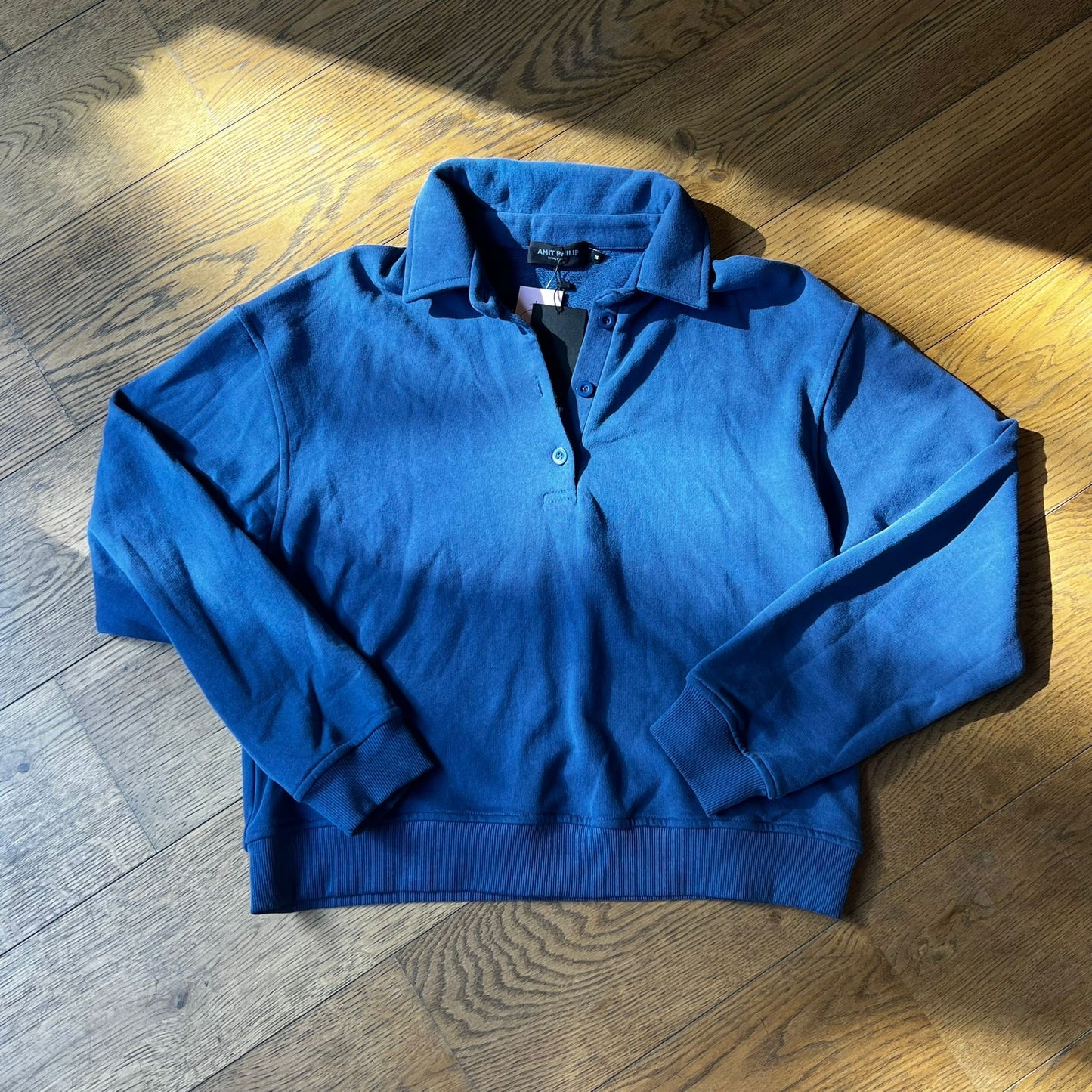 סווטשירט כחול עם צווארון של Amit Philip