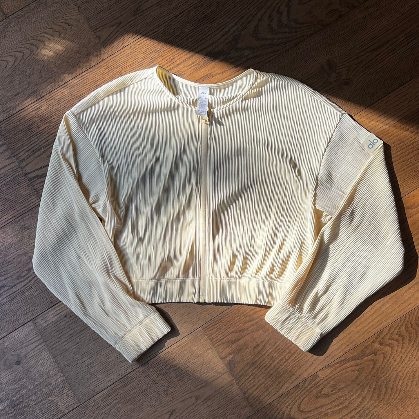 סווטשירט פליסה בצבע בננה של alo yoga