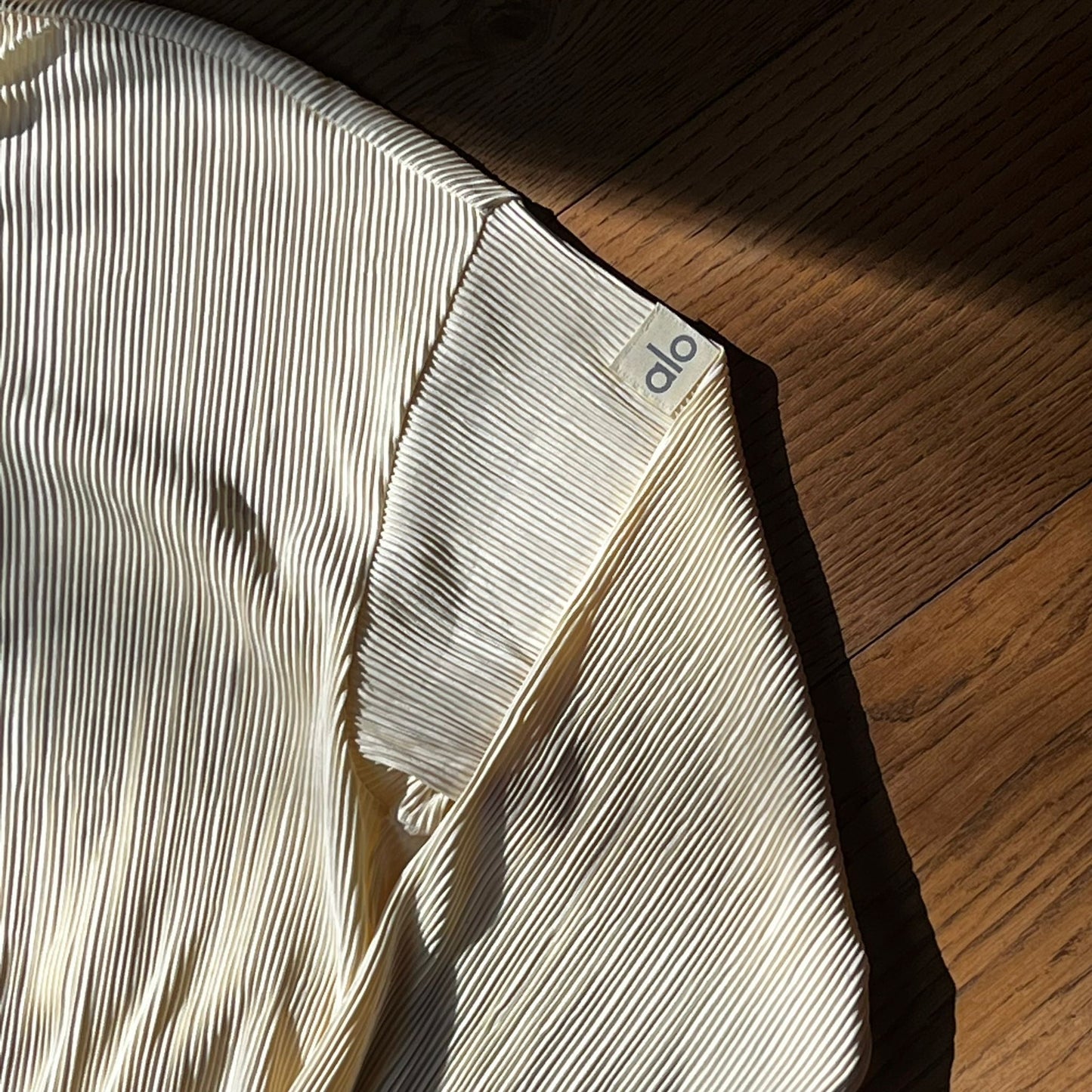 סווטשירט פליסה בצבע בננה של alo yoga