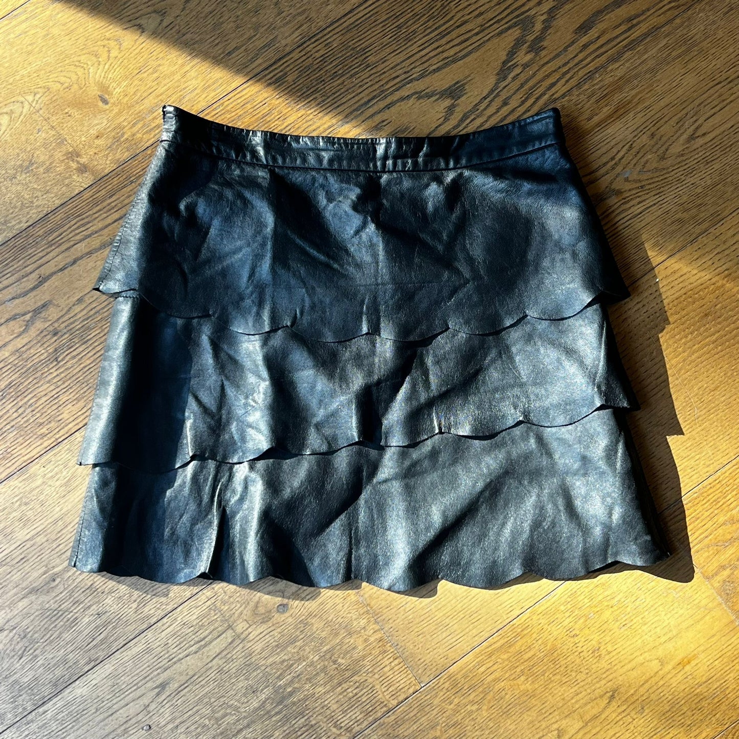 חצאית עור של maje