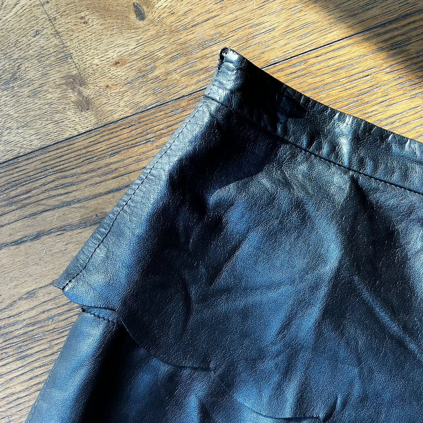 חצאית עור של maje