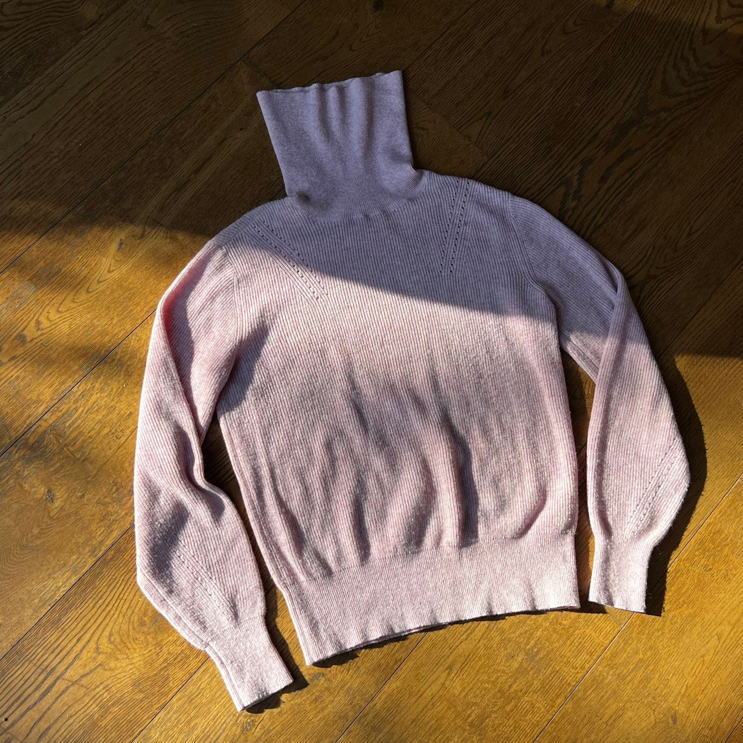 סריג ורוד עם גולף של Scotch and Soda