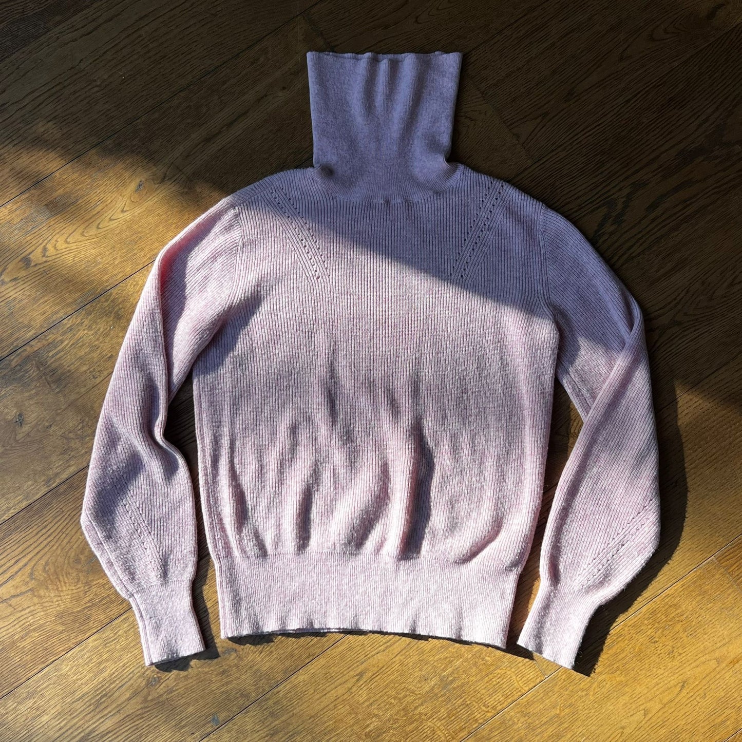 סריג ורוד עם גולף של Scotch and Soda