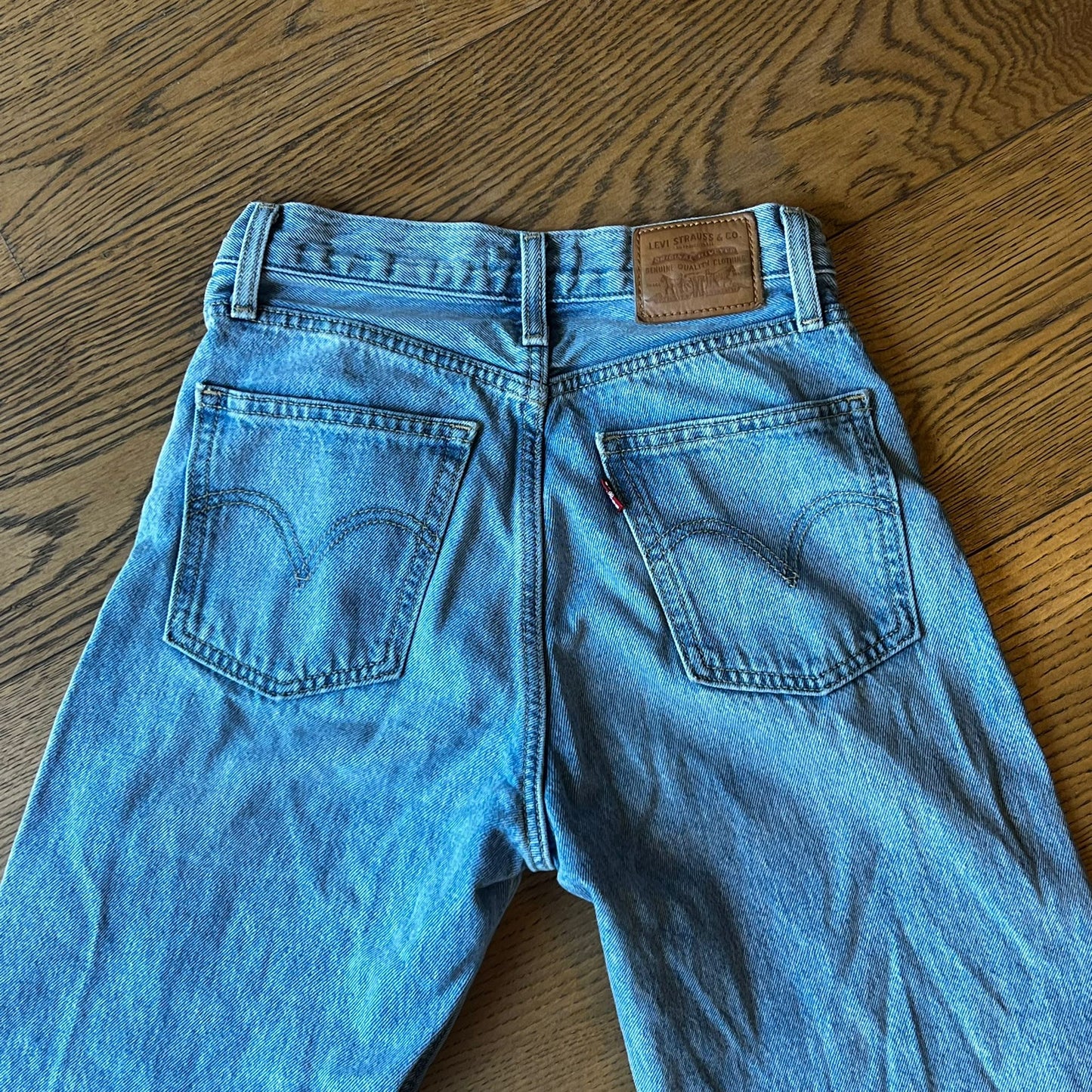 ג׳ינס בהיר של Levi's