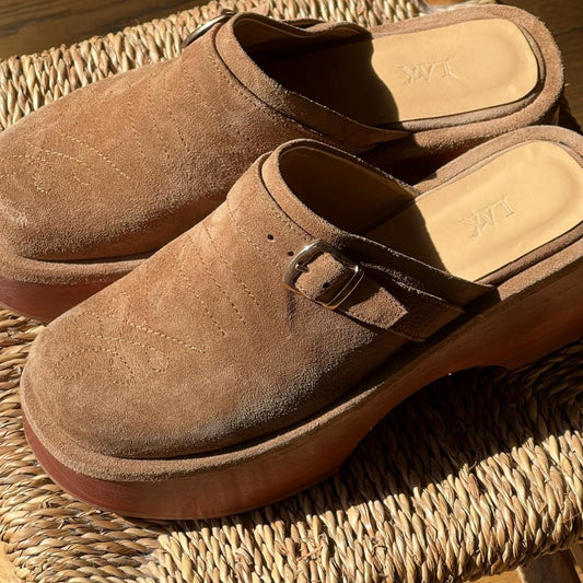 קבקבי עץ חומים של LAX