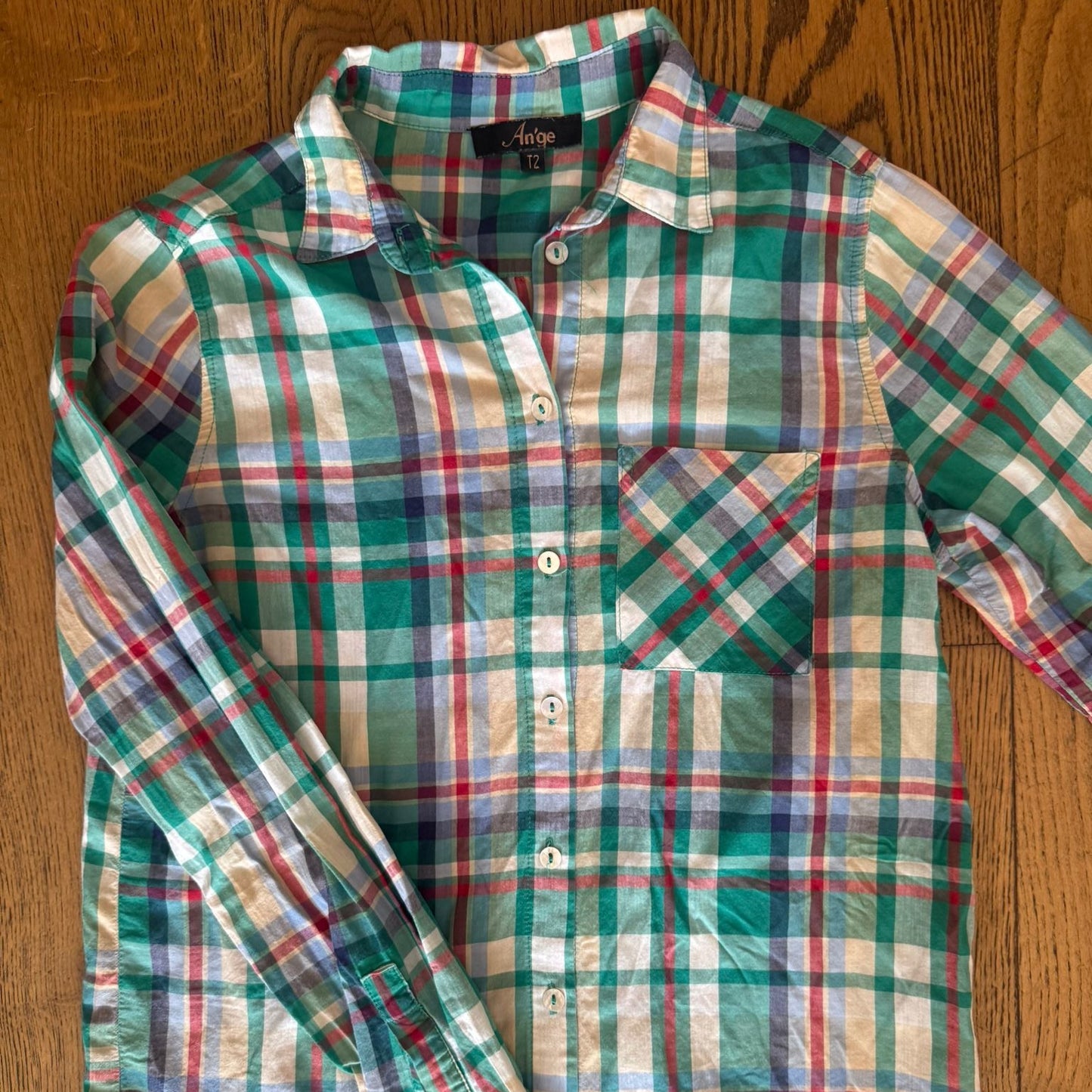 מכופתרת משובצת של An'ge