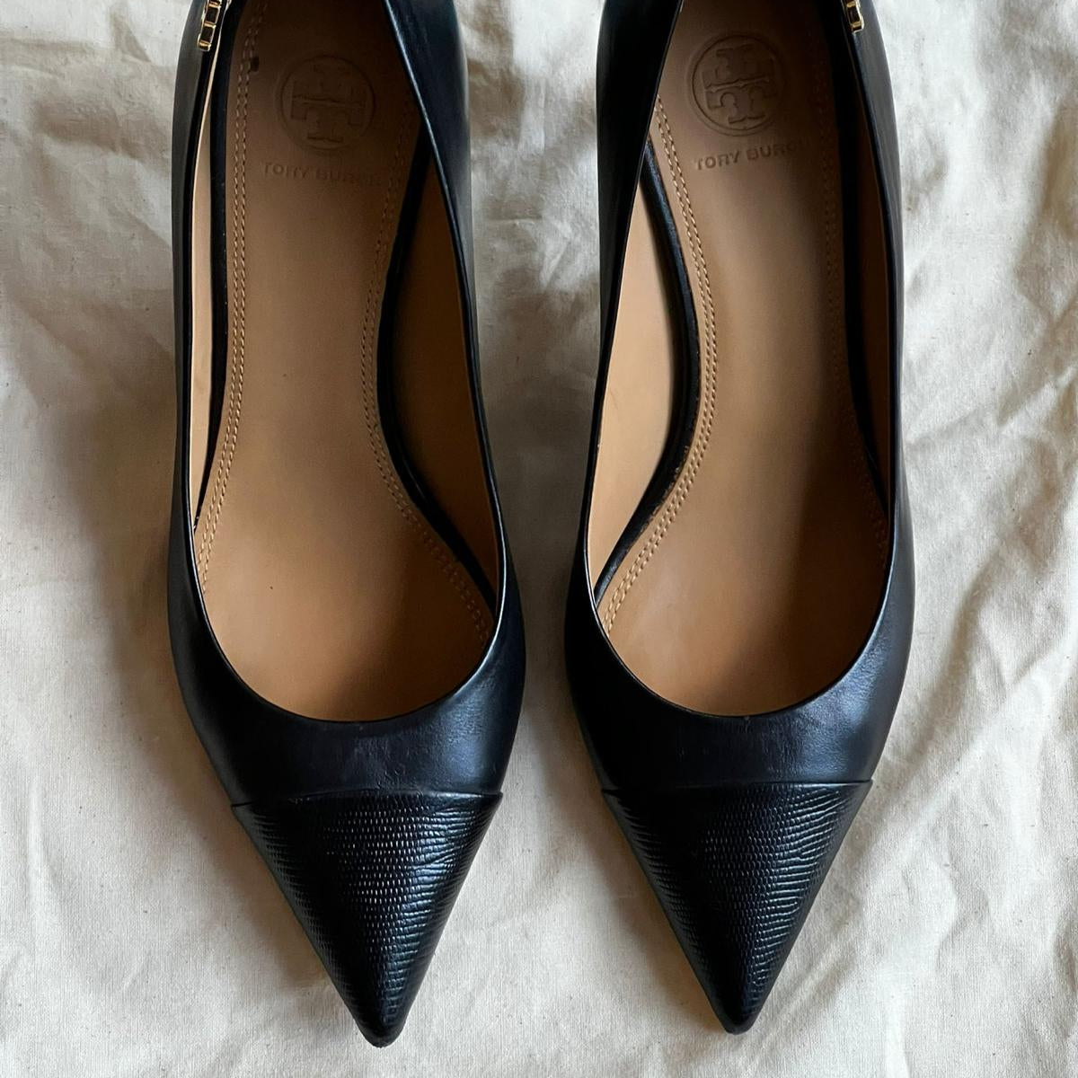 עקבים שחורים של Tory Burch