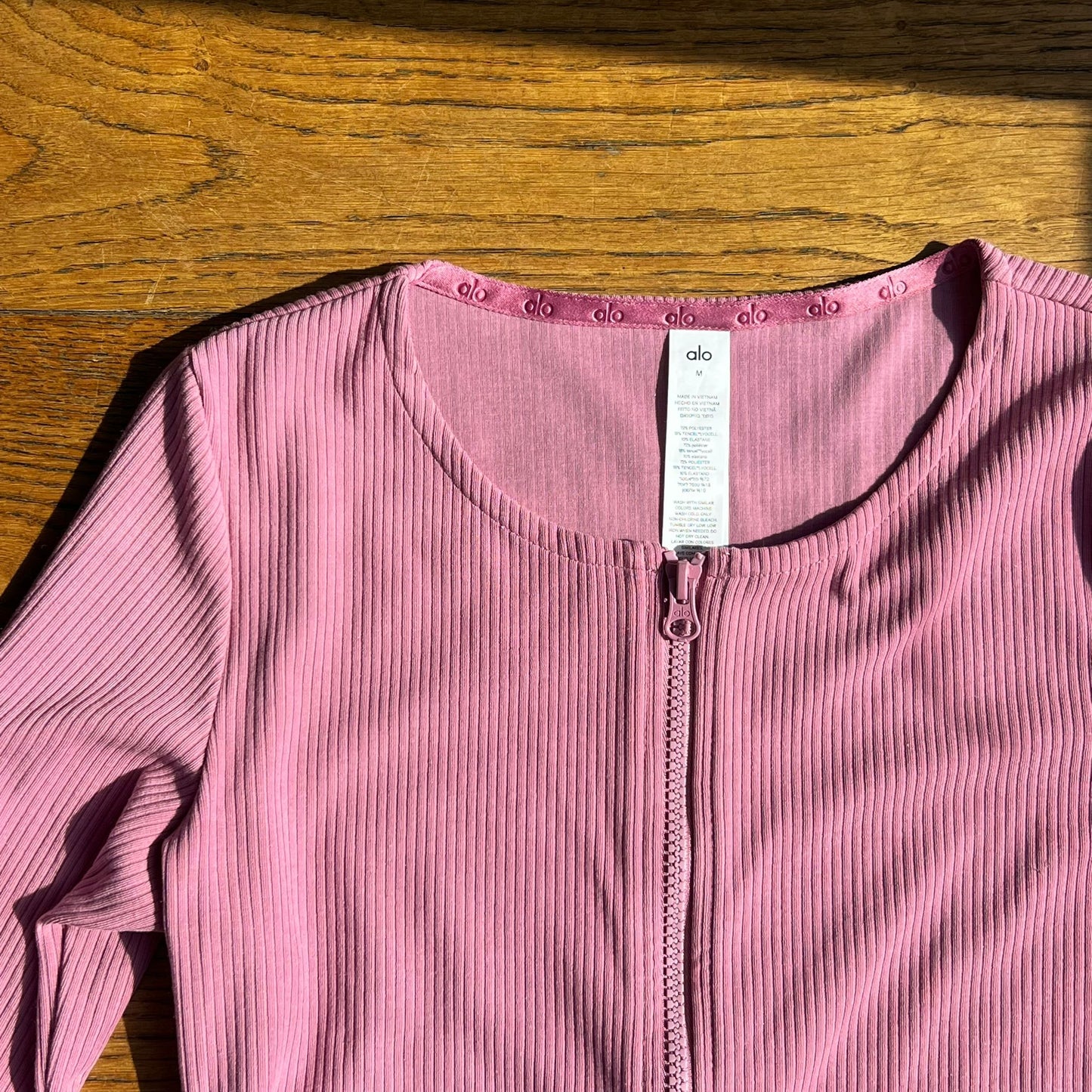סווטשירט ריצ׳רץ׳ ורוד של alo yoga