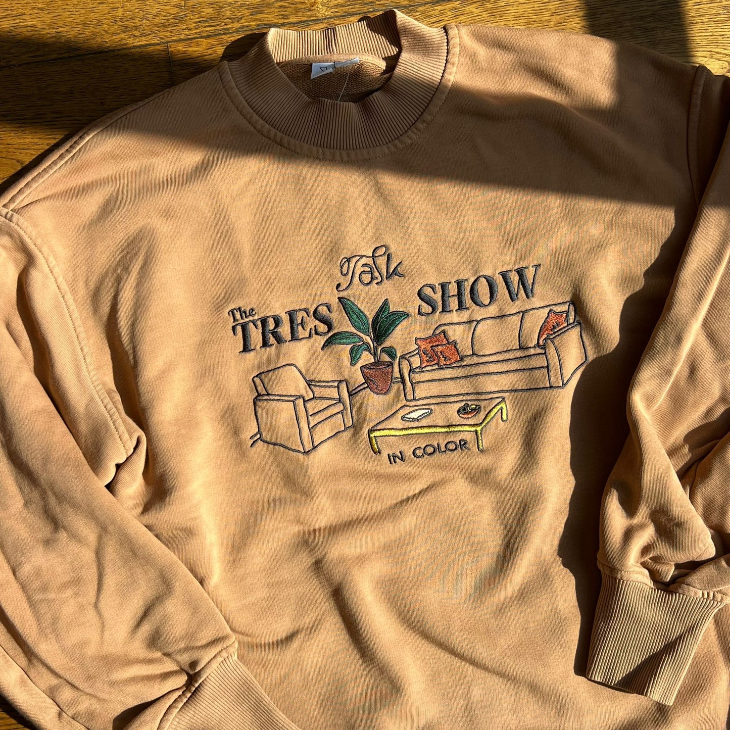 סווטישרט קאמל אוברסייז של Tres