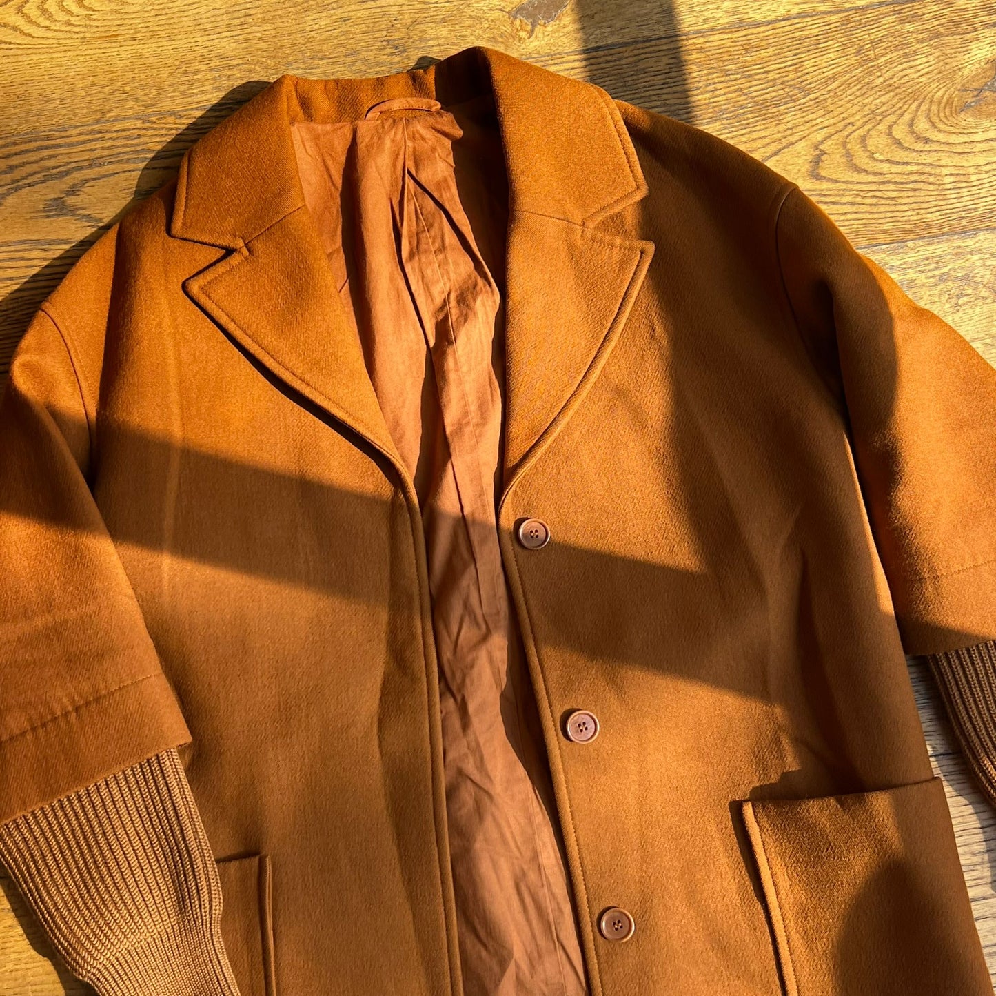 מעיל חום ארוך של Cos