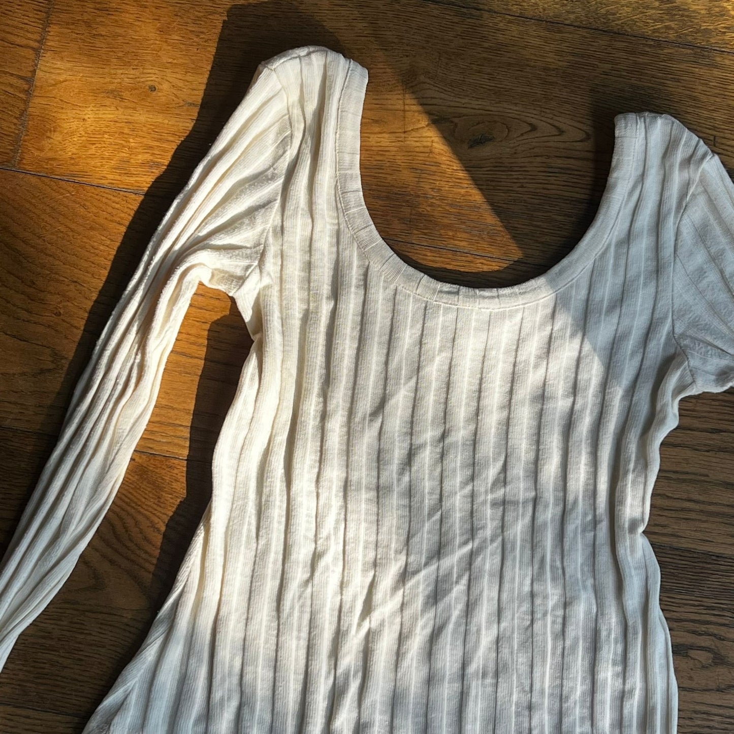 סריג דק בהיר של Hadas Kolodny