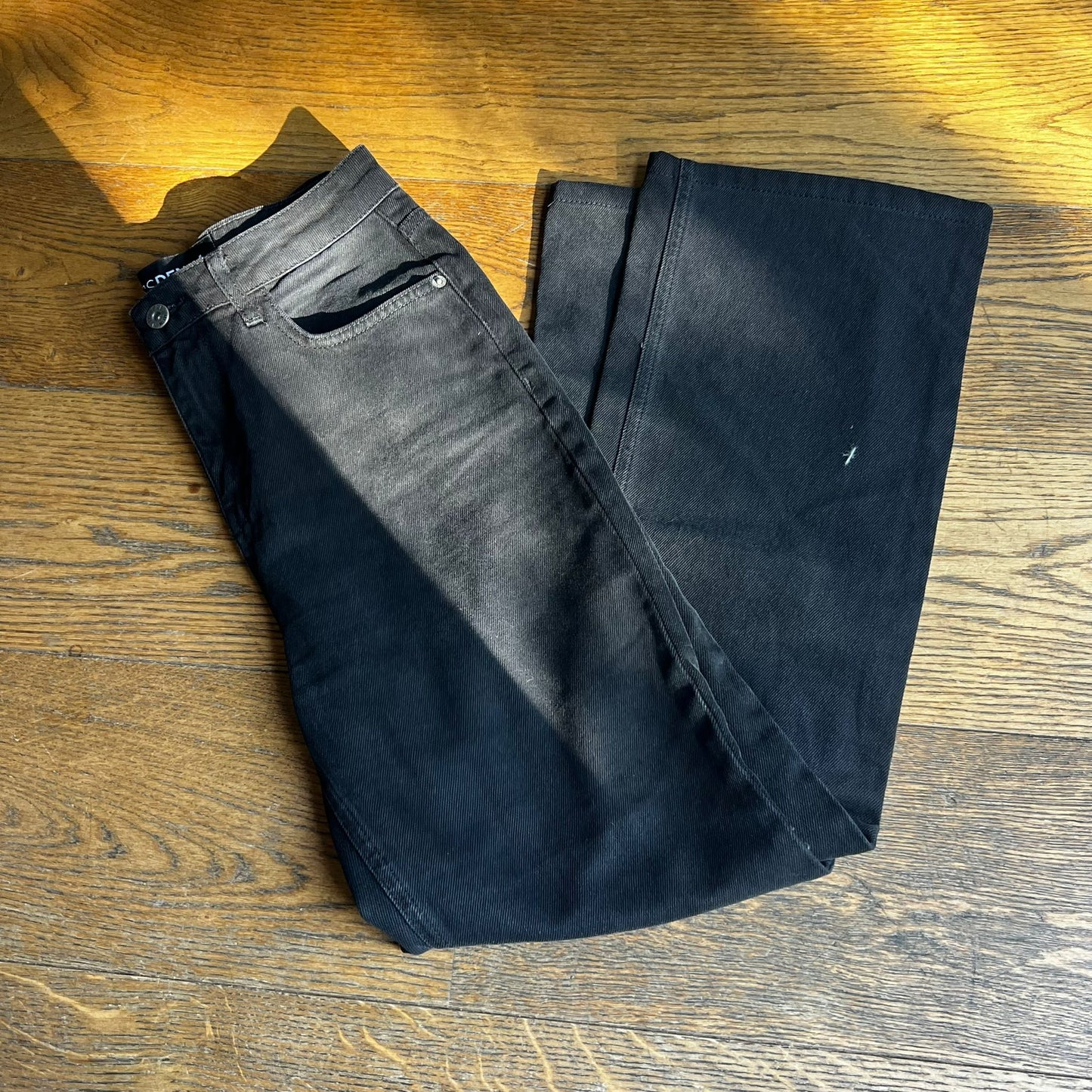 ג׳ינס כהה של Tres