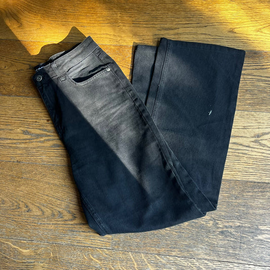 ג׳ינס כהה של Tres