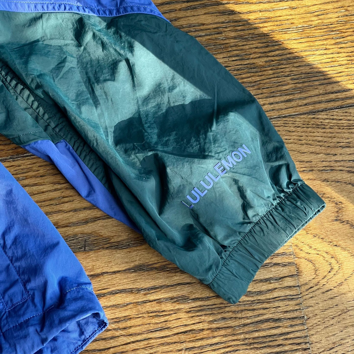 מעיל רוח כחול של Lululemon