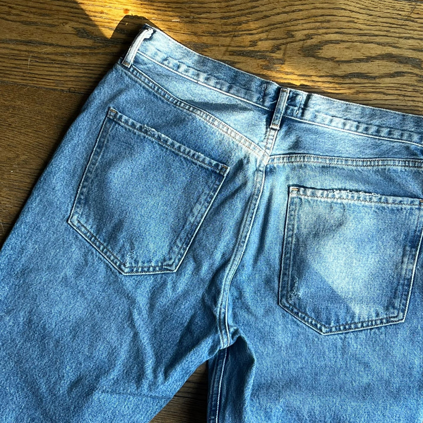 ג׳ינס בהיר של Agolde