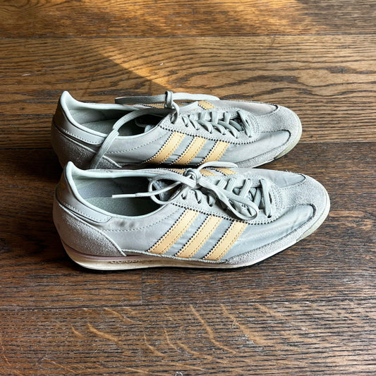 סניקרס נמוכות של Adidas