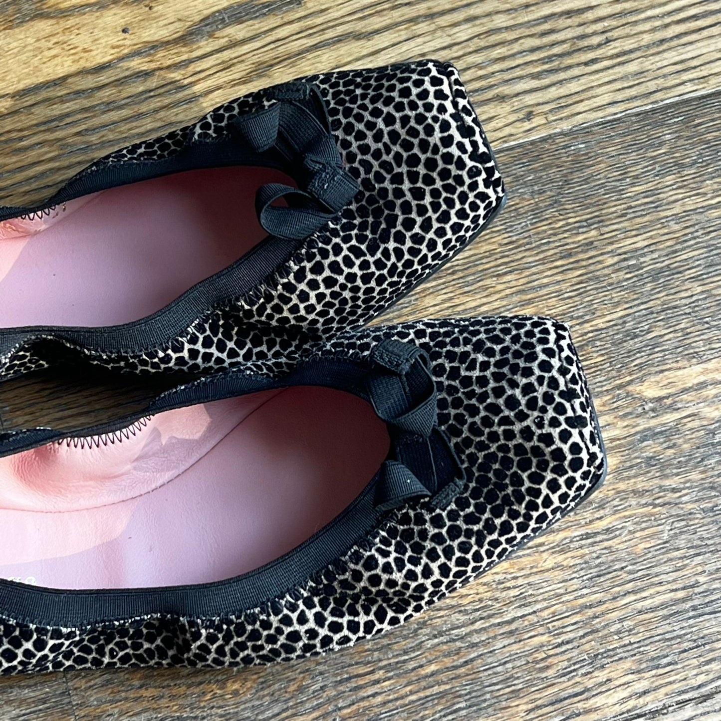 נעלי בובה נקודות של Pretty Ballerinas