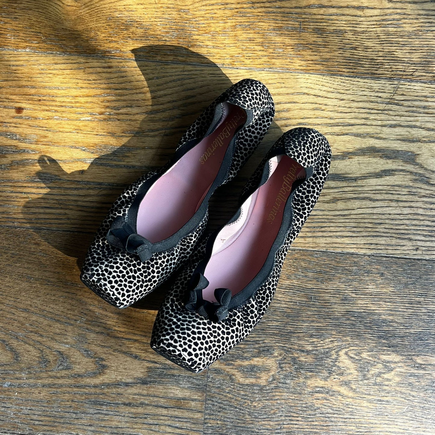 נעלי בובה נקודות של Pretty Ballerinas