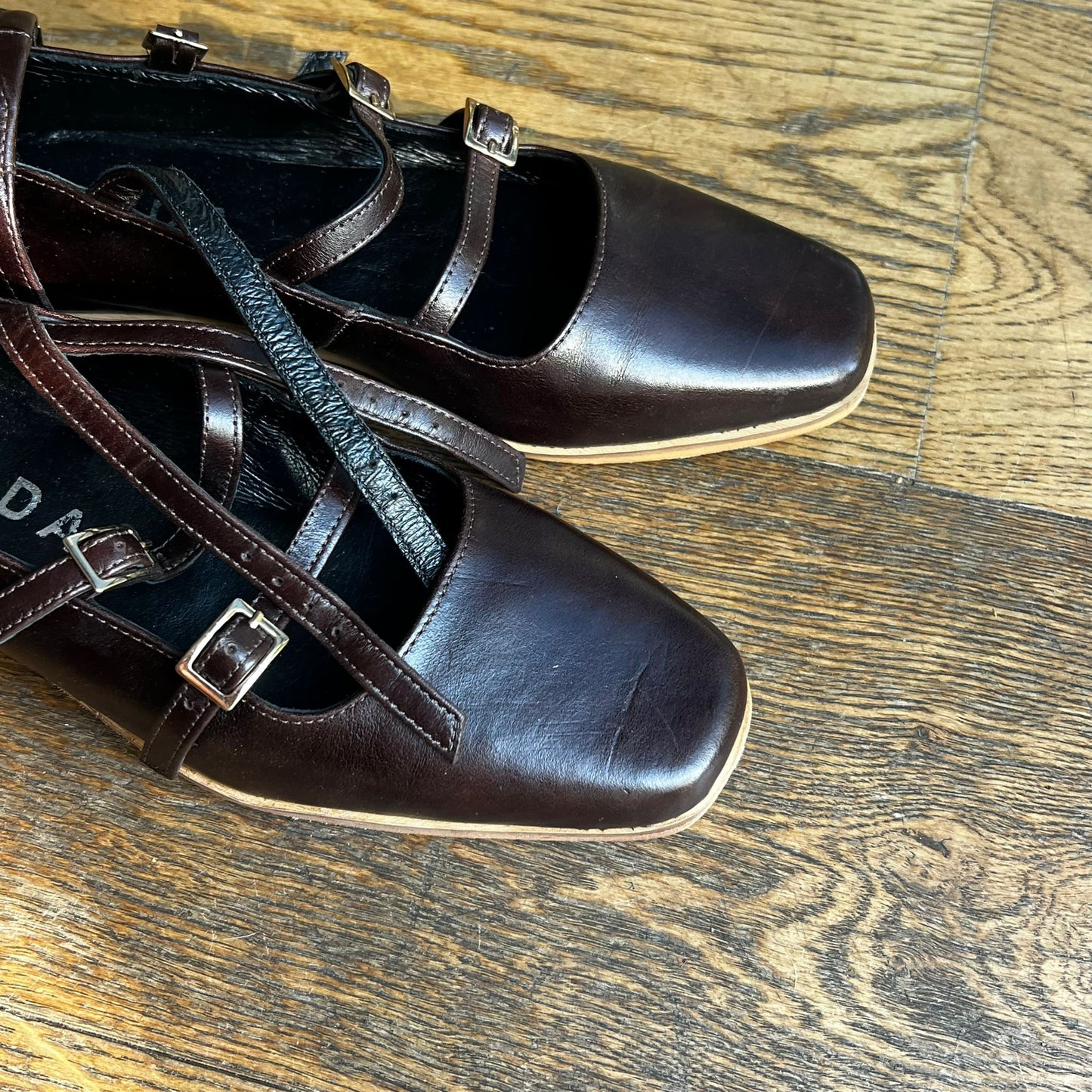 נעלי לוקה חומות של Imelda