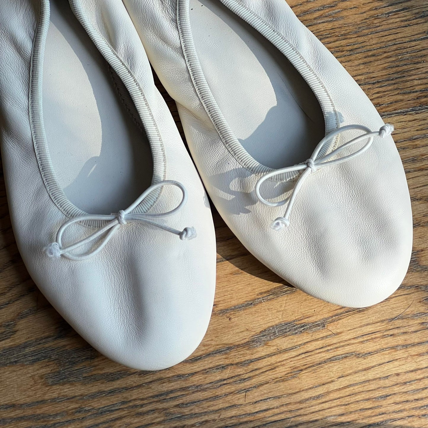 נעלי בובה לבנות מעור