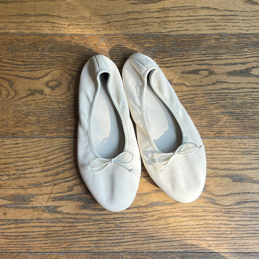 נעלי בובה לבנות מעור