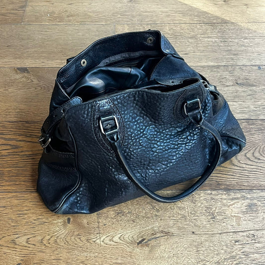 תיק יד שחור של Fendi