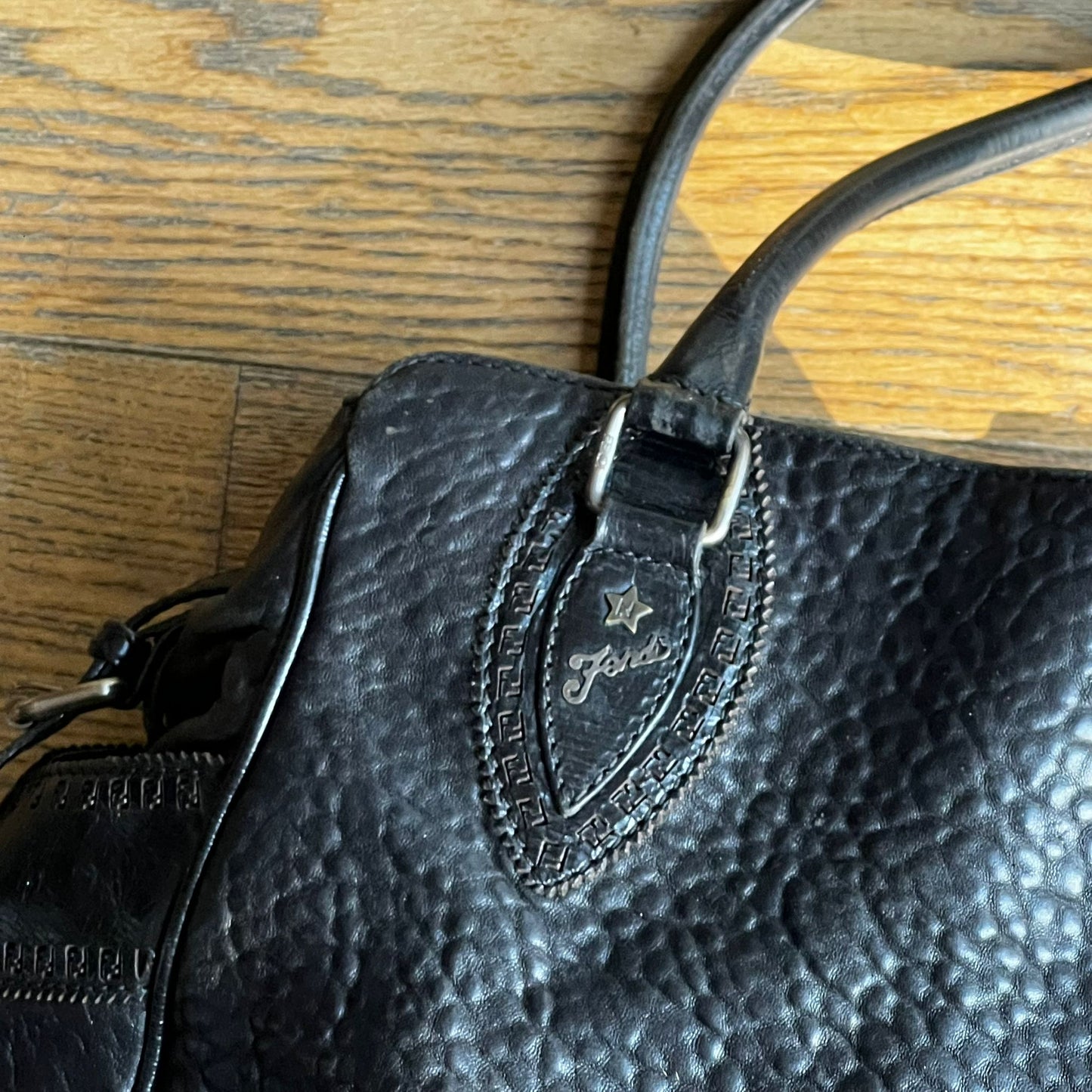 תיק יד שחור של Fendi