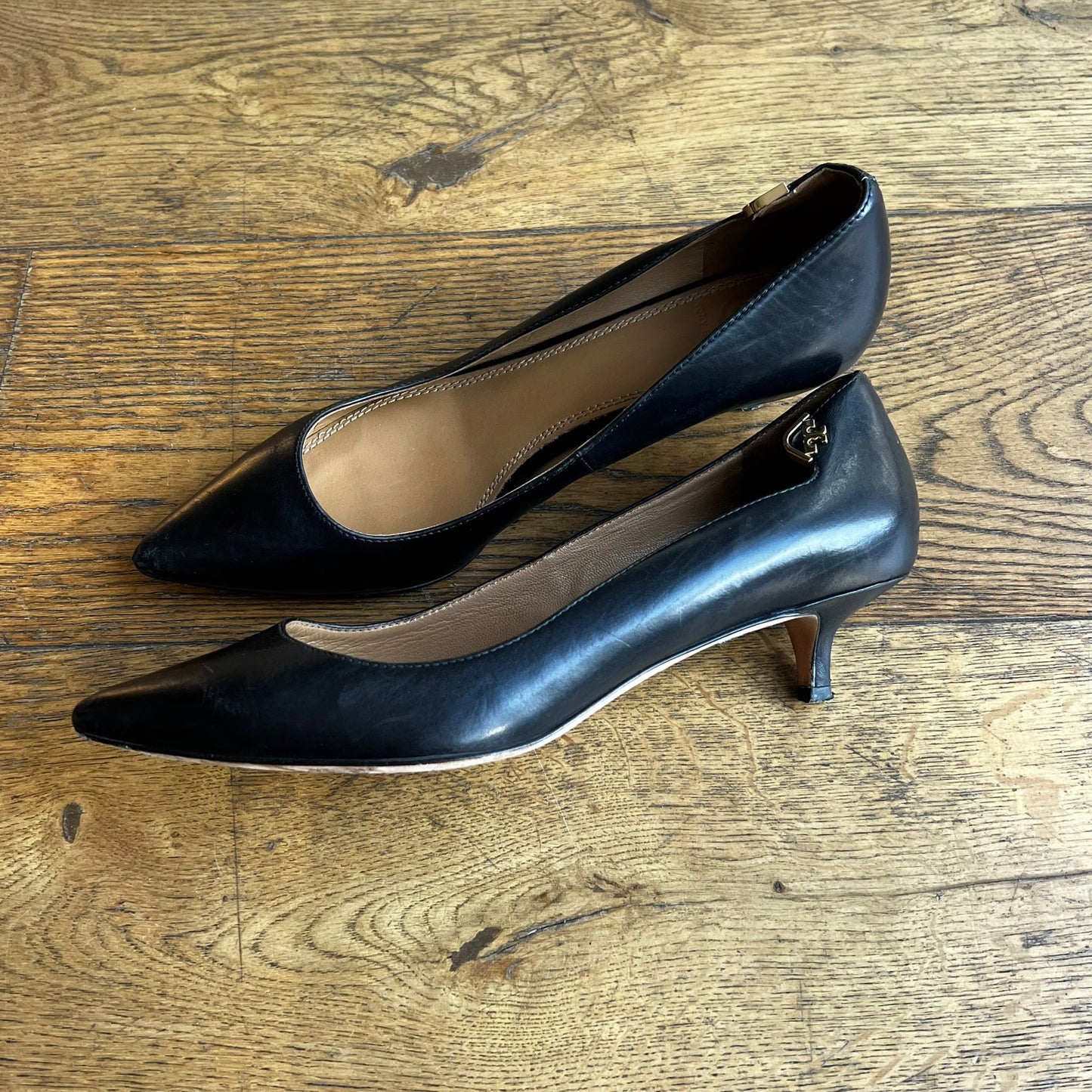 נעלי עקב שחורות של Tory Burch