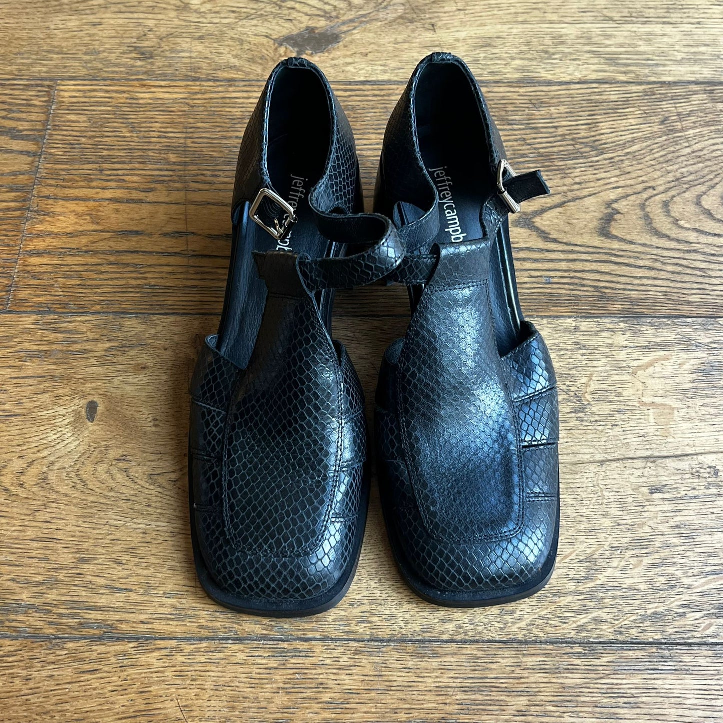 סנדלי עור של Jeffrey Campbell