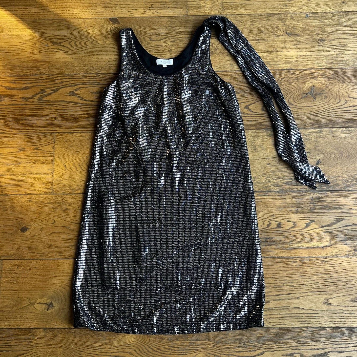 שמלת פייטים שחורה של MARAIS