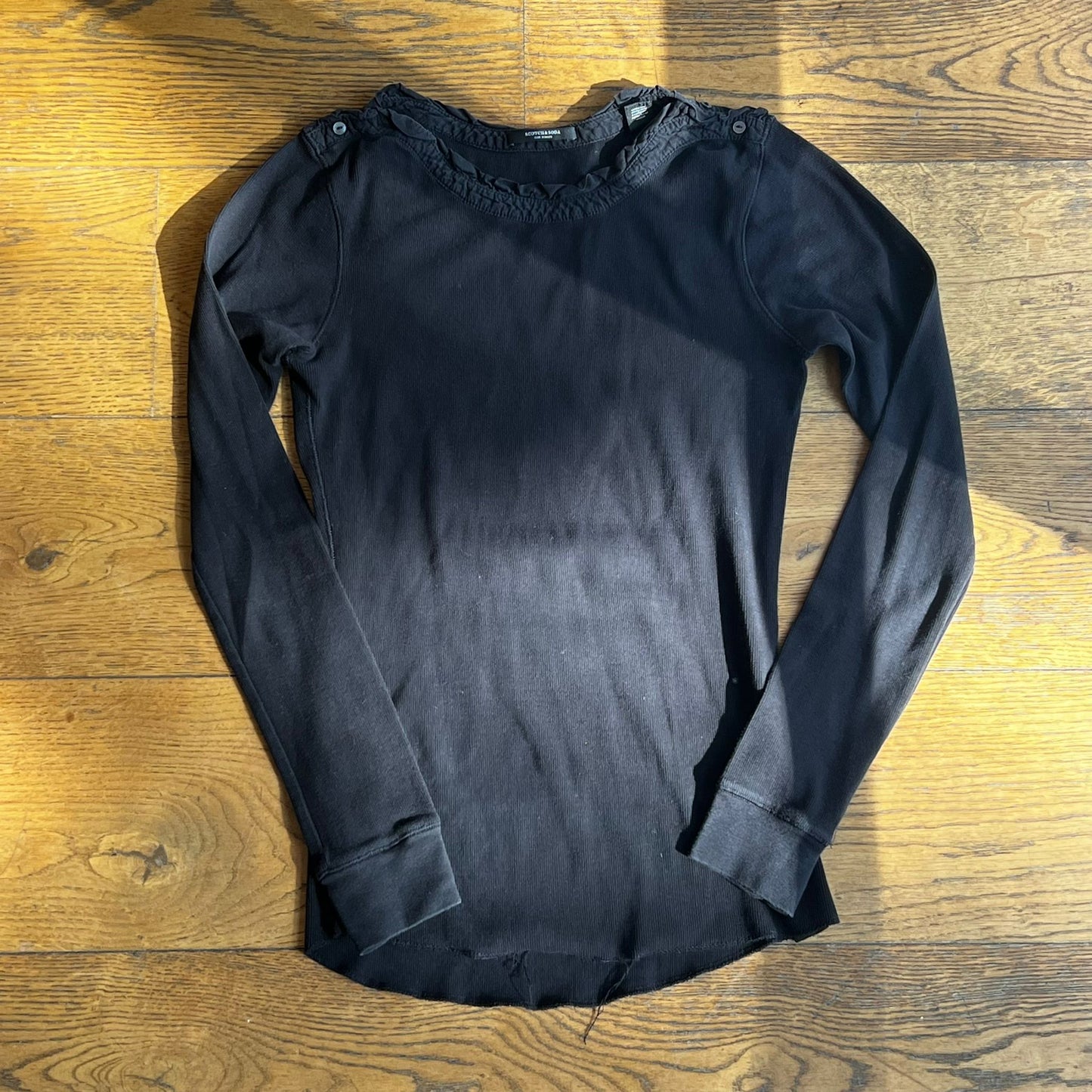 חולצה ארוכה שחורה של Scotch & Soda