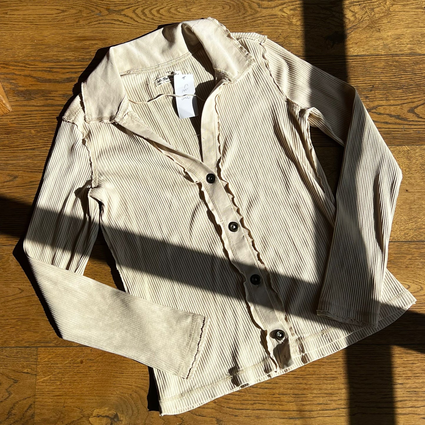 מכופתרת בהירה של Free People