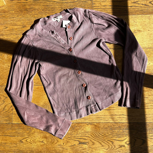 חולצה עם כפתורים של AMO