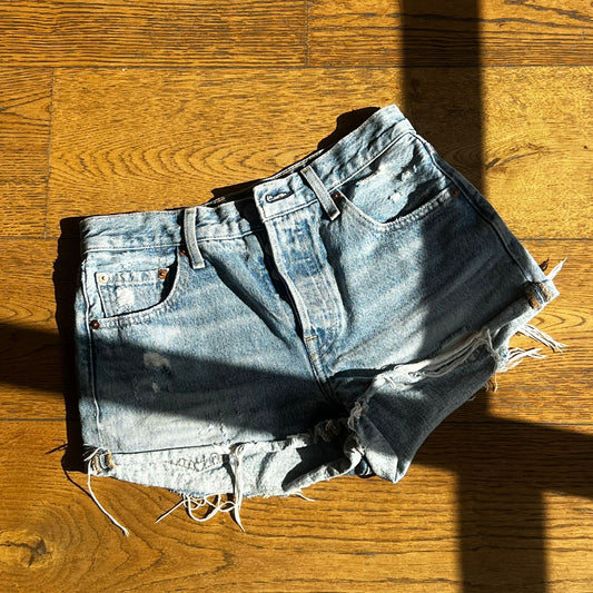 שורטס ג׳ינס בהירים של Levi's