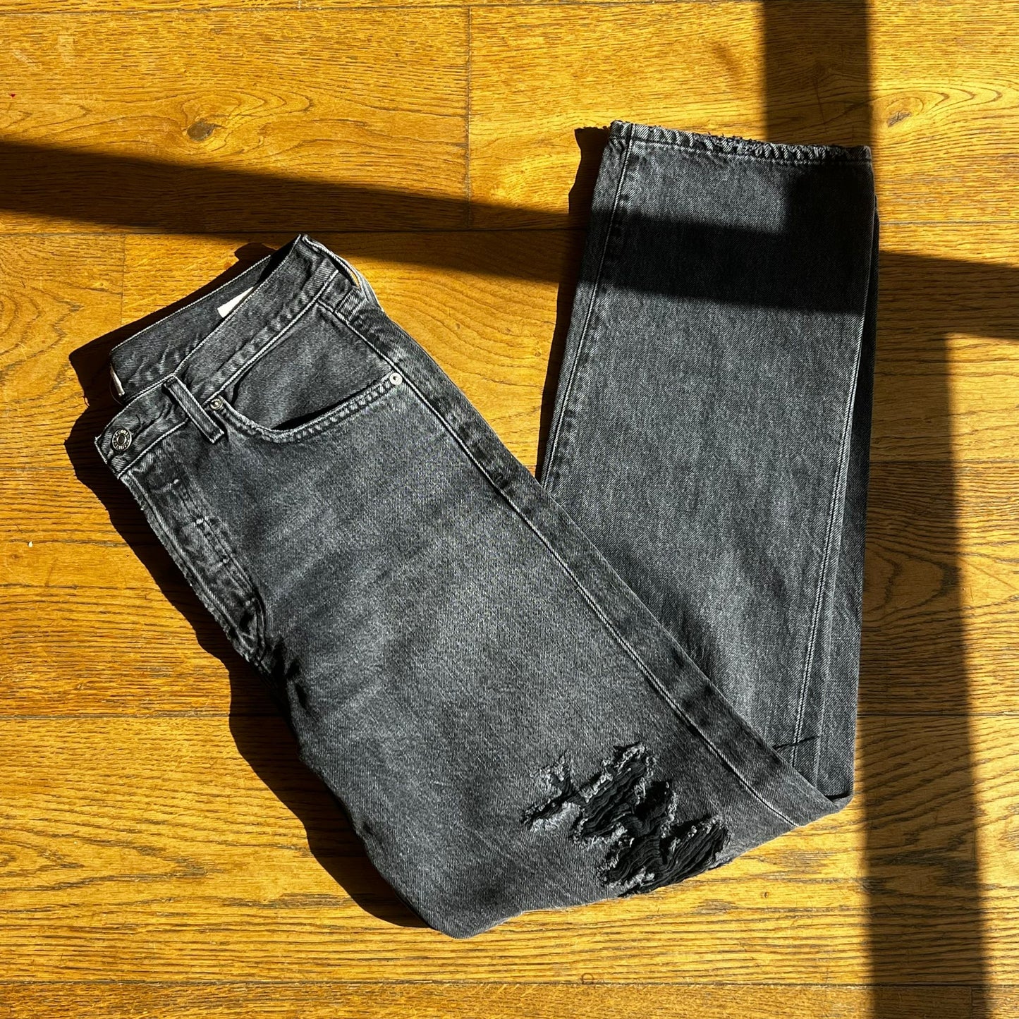 ג׳ינס כהה עם קרעים של Citizen of Humanity