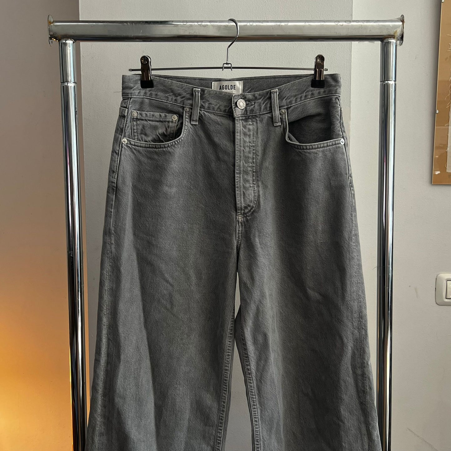 ג׳ינס אפור של Agolde