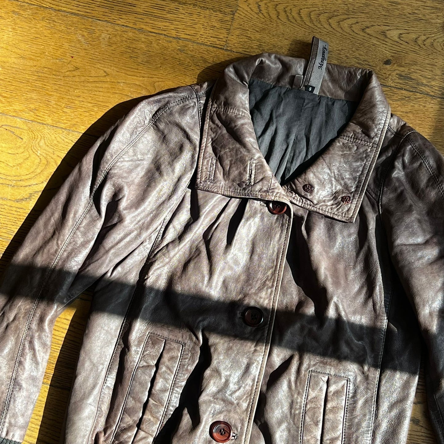 מעיל עור חום של Montgomery