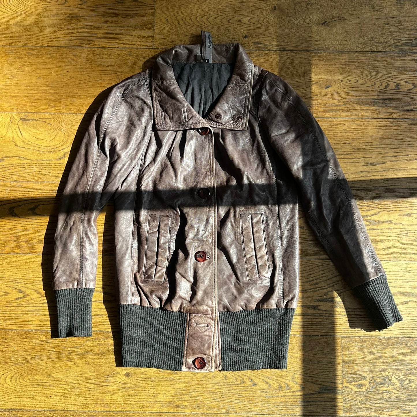 מעיל עור חום של Montgomery