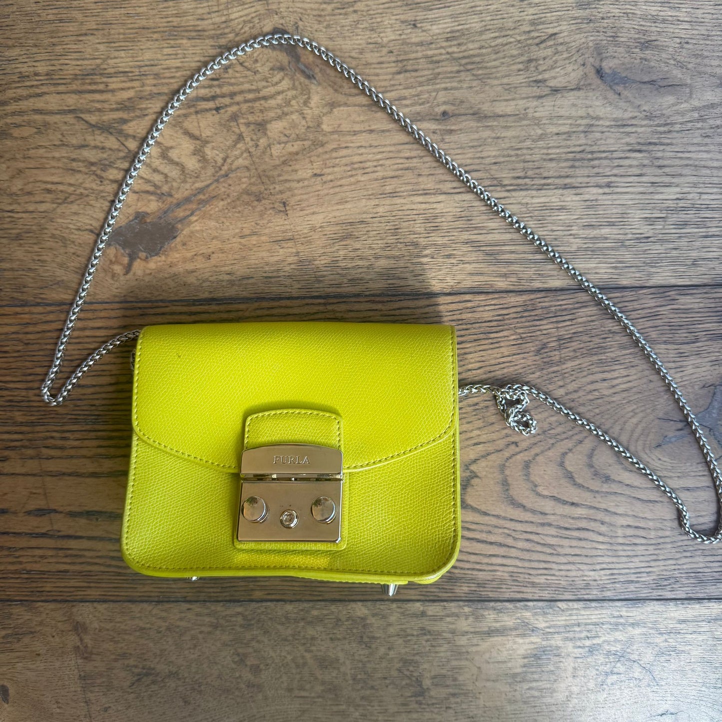 תיק בוקס צהוב מרקר של Furla