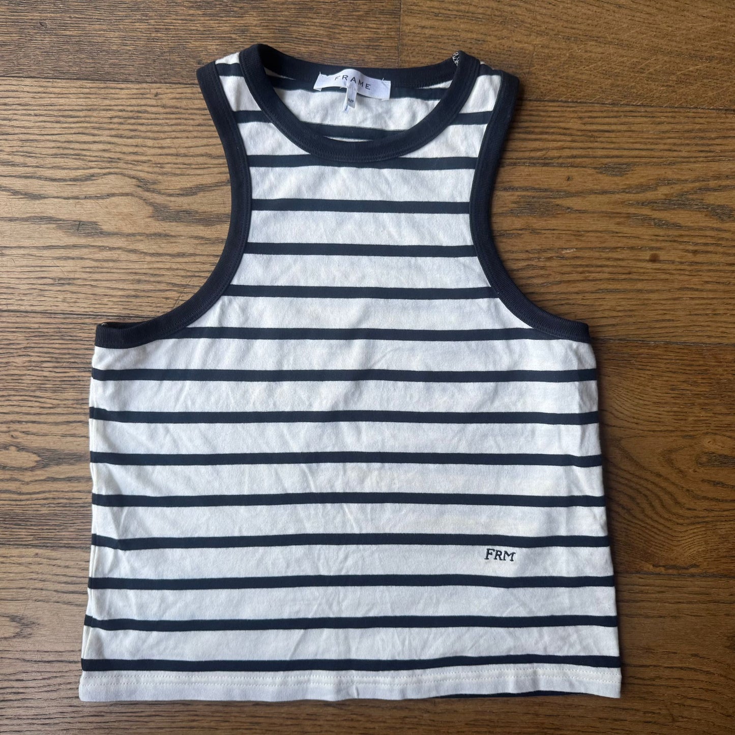 גופיית פסים של Frame