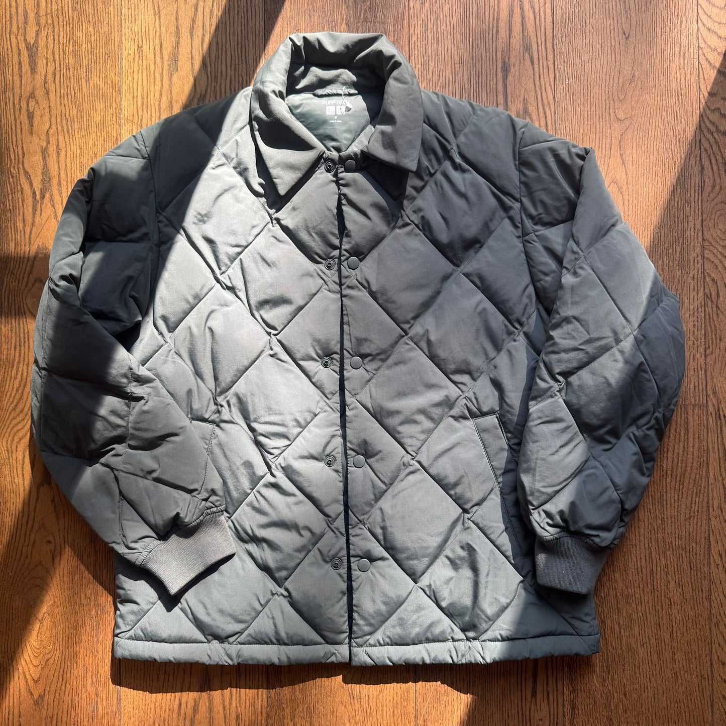 מעיל פוף מעויינים של Uniqlo