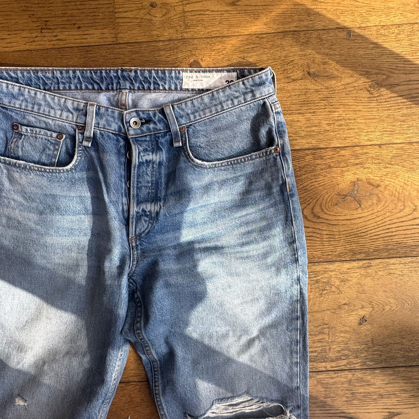 ג׳ינס בהיר קרעים של rag & bone