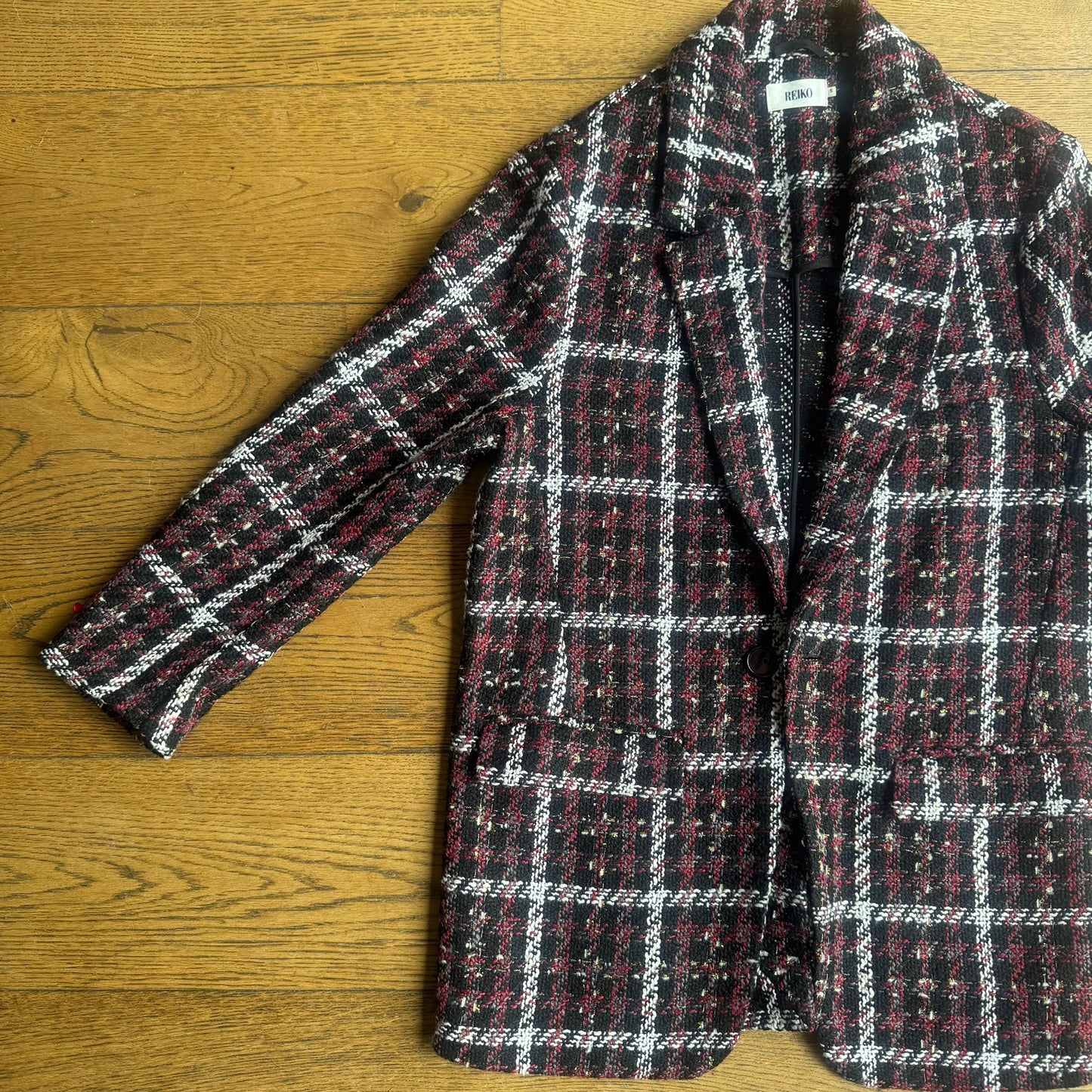 בלייזר משובץ של REIKO