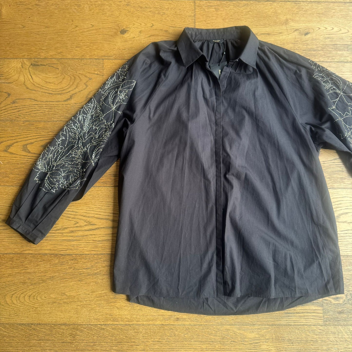 מכופתרת שחורה של Massimo Dutti