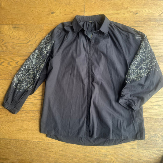 מכופתרת שחורה של Massimo Dutti