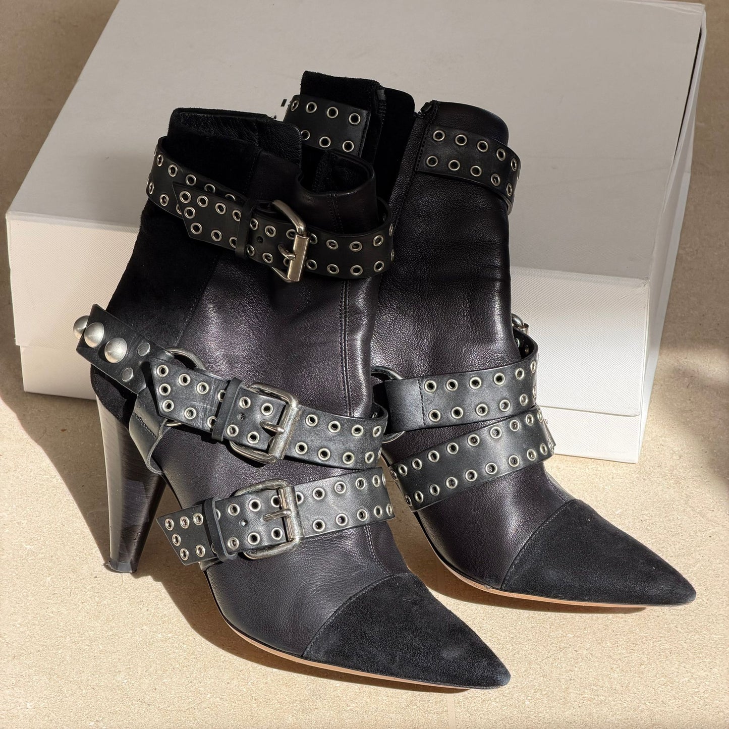 מגפוני ניטים מעור של Isabel Marant