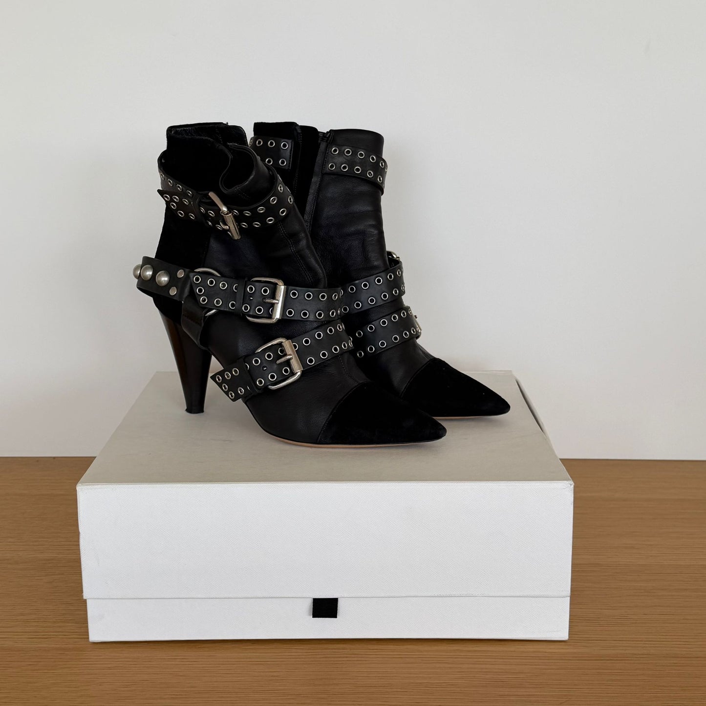 מגפוני ניטים מעור של Isabel Marant