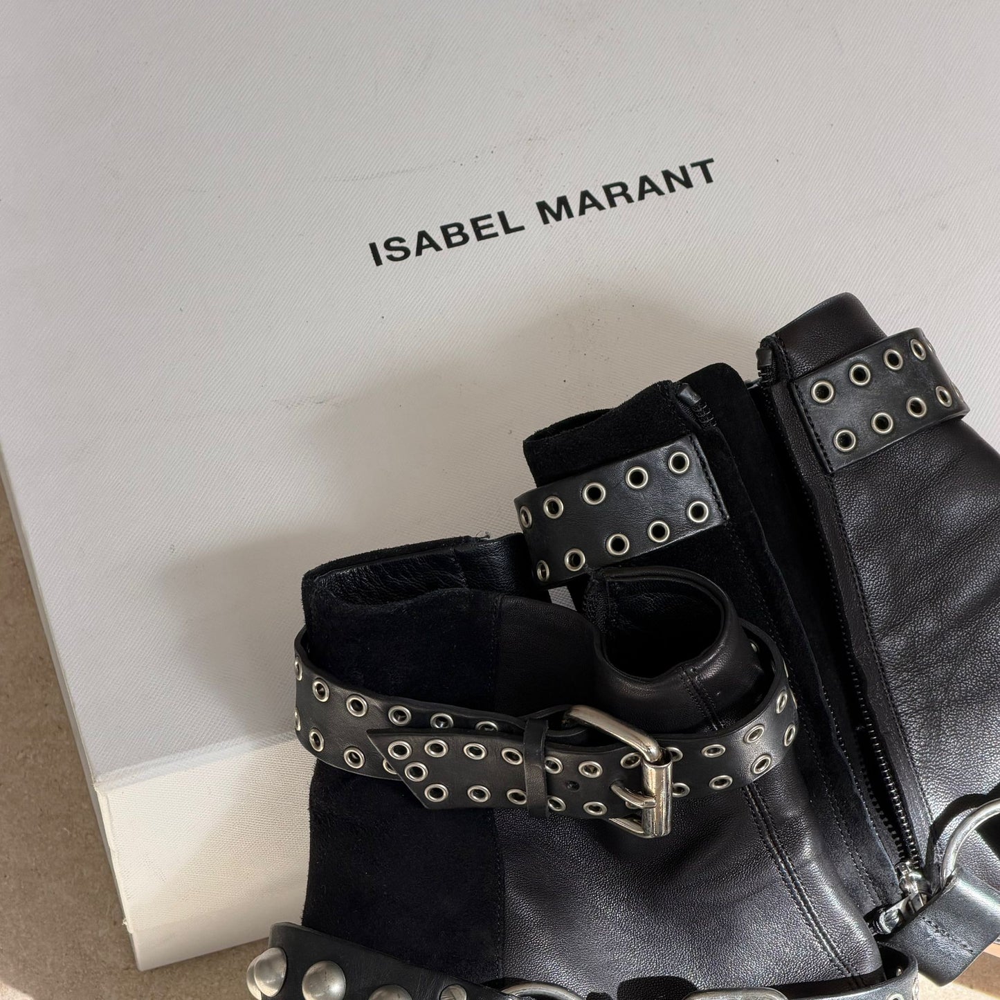 מגפוני ניטים מעור של Isabel Marant