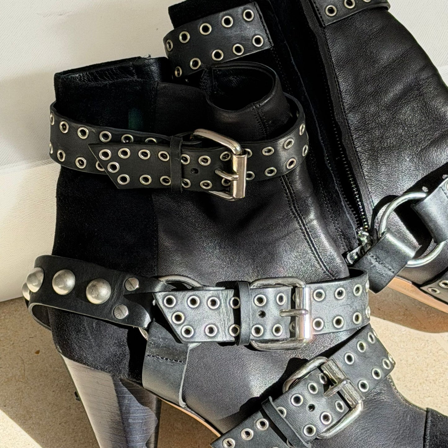 מגפוני ניטים מעור של Isabel Marant